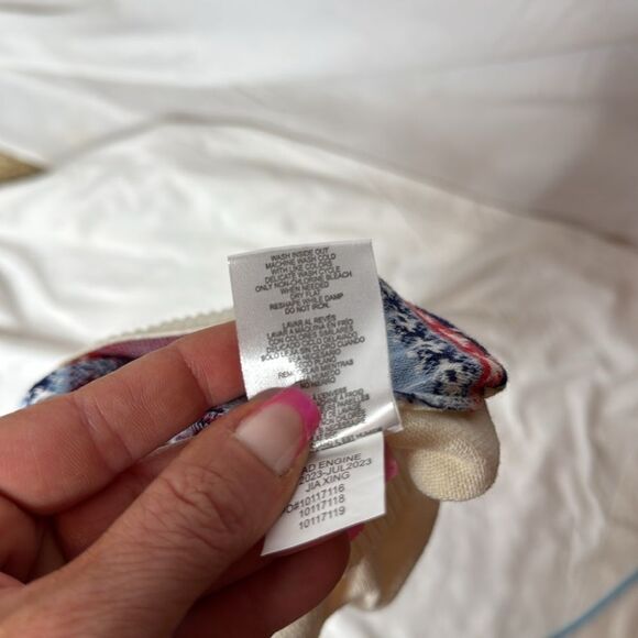 Bluey Festive Holiday Sweater. Size 12 Months. - Picture 8 of 9